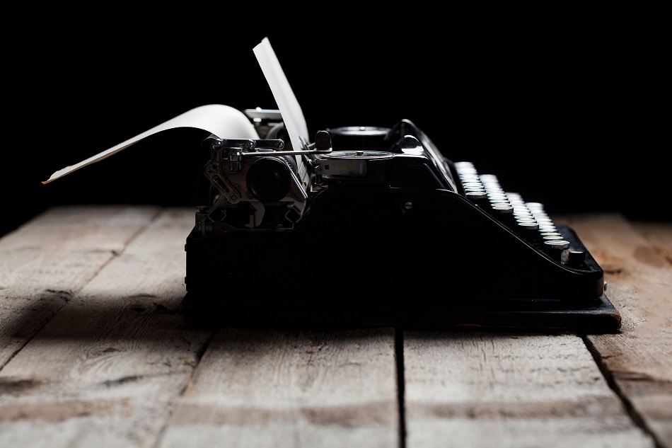 What Does a Blogger Do? How I Spend My Days as a Full-Time Blogger 3 image of a typewriter to illustrate what bloggers do